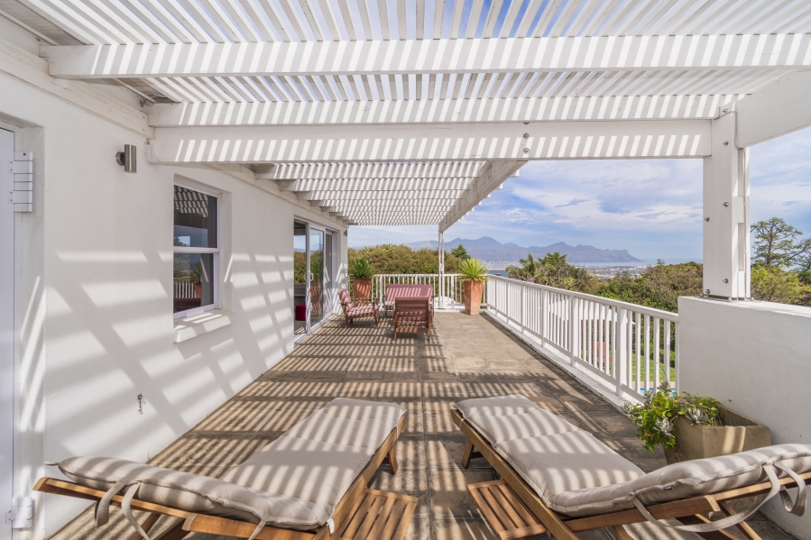 6 Bedroom Property for Sale in La Concorde Western Cape